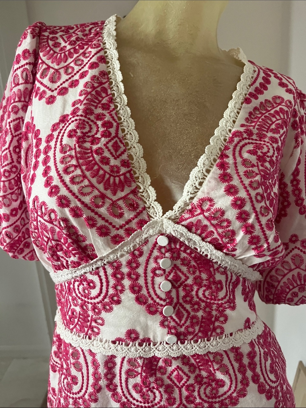 Adelyn Rae White Dress with Pink Embroidered Pattern - Picture 2 of 4